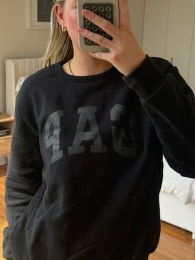 GAP Black Crewneck Sweatshirt with Subtle Logo